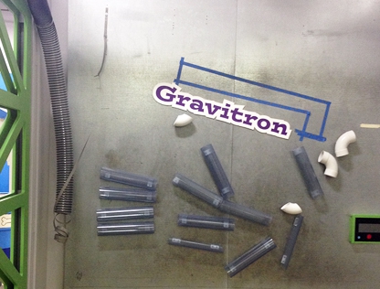 Kidzu’s GRAVITRON engages young visitors’ problem-solving skills as it launches balls with a giant Archimedes screw. Children can arrange tubes or “tracks” and watch balls race through them.